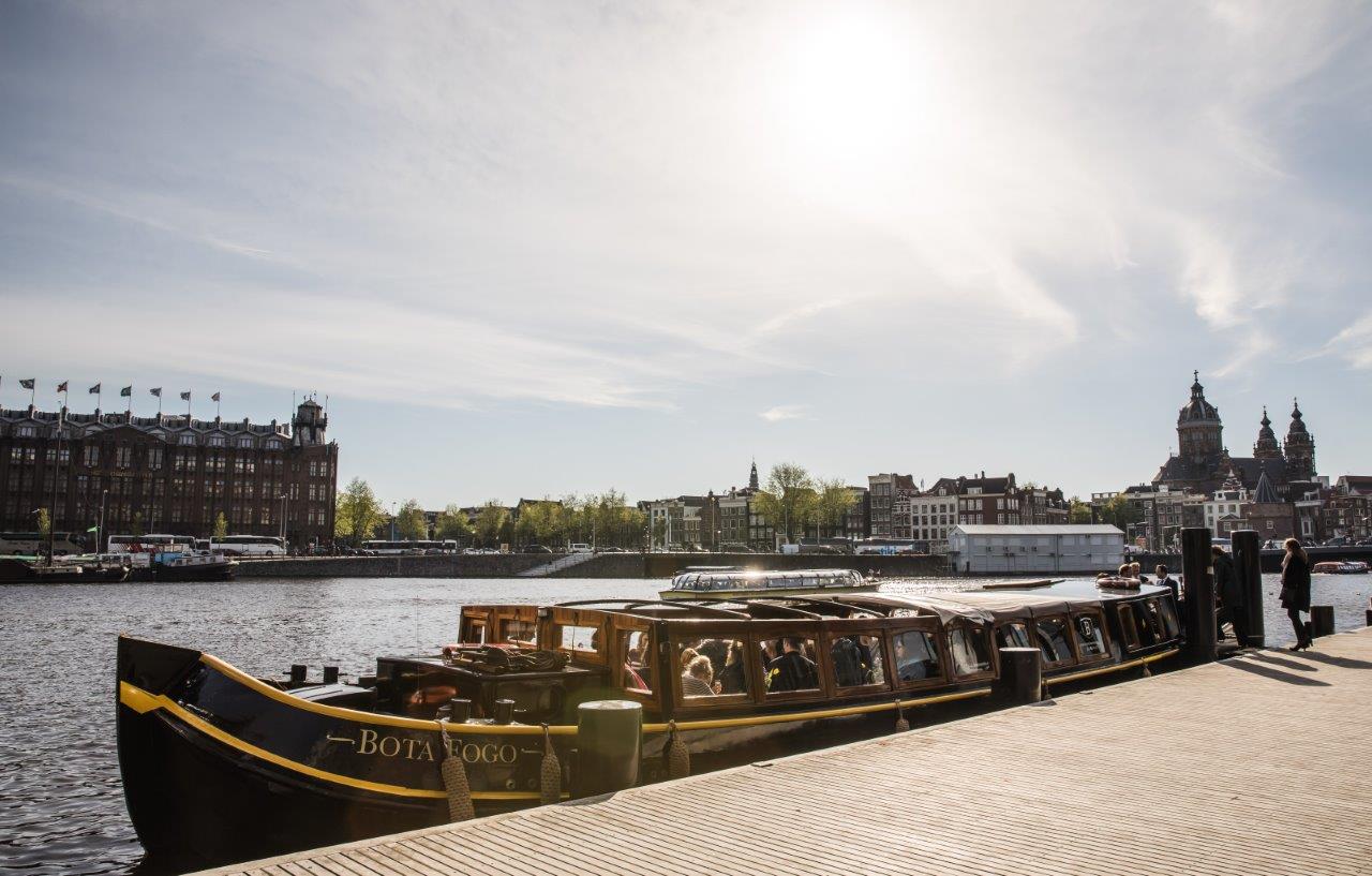 Deze afbeelding heeft een leeg alt-attribuut; de bestandsnaam is Amsterdam-Boats-Tickets.jpg