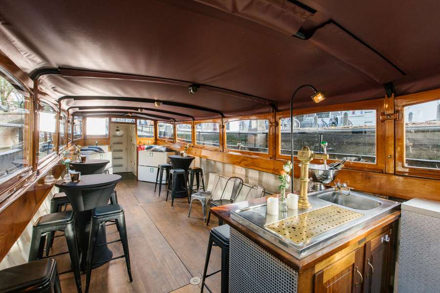 Баржа внутри. Жилые баржи интерьер. Енисей баржа тн 1004. Нефтеналивная баржа. Баржа изнутри.